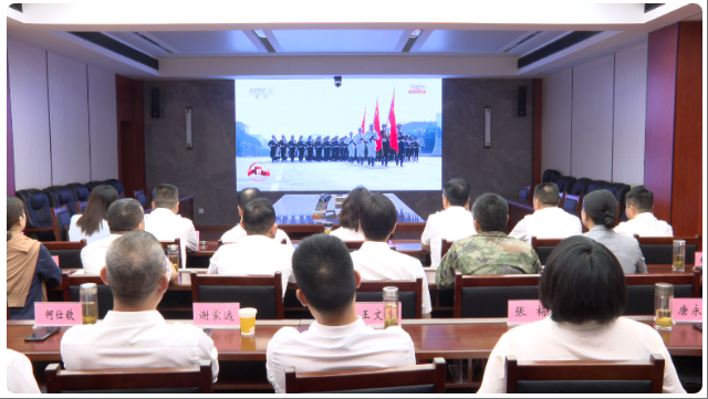 <font color='red'>剑阁县</font>干部群众集中收看纪念中国人民抗日战争暨世界反法西斯战争胜利80周年大会盛况