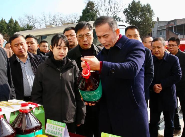 剑阁县召开乡村振兴重点工作现场推进会议