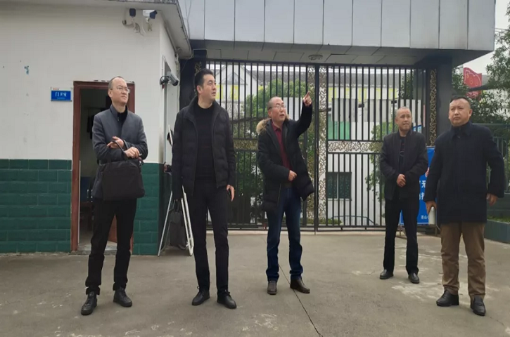 县委教育工委书记、县<font color='red'>教育局</font>党组书记李锦钟调研凉山小学、垂泉小学工作