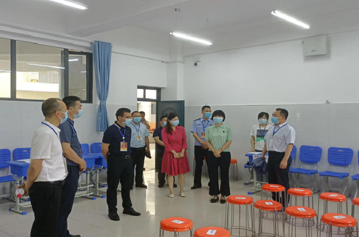 市委教育工委书记、市<font color='red'>教育局</font>党组书记黄廷全巡视我县高考工作