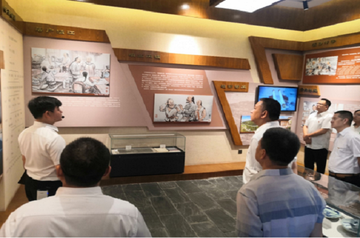 县<font color='red'>教育局</font>开展“七一”主题党日暨廉政家风教育系列活动