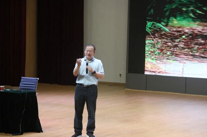 东西部协作|记2022年<font color='red'>剑阁县</font>校（园）长暑期读书班（第一阶段）暨“雄关论教”管理干部沙龙培训班第四次活动