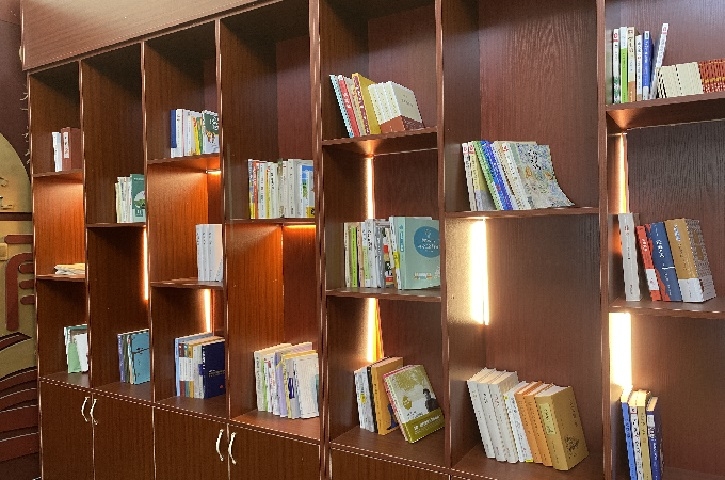 情系教育 传递书香——新华文轩剑阁分公司向县<font color='red'>教育局</font>捐赠书籍