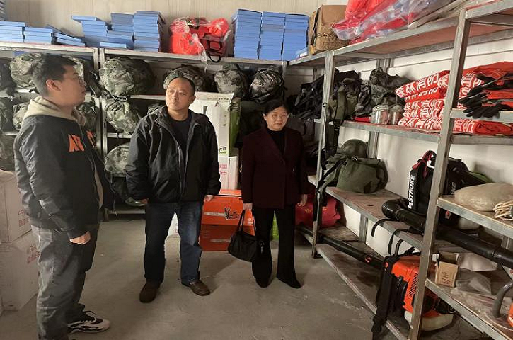 <font color='red'>剑阁县</font>司法局到龙源镇督导森林防灭火工作