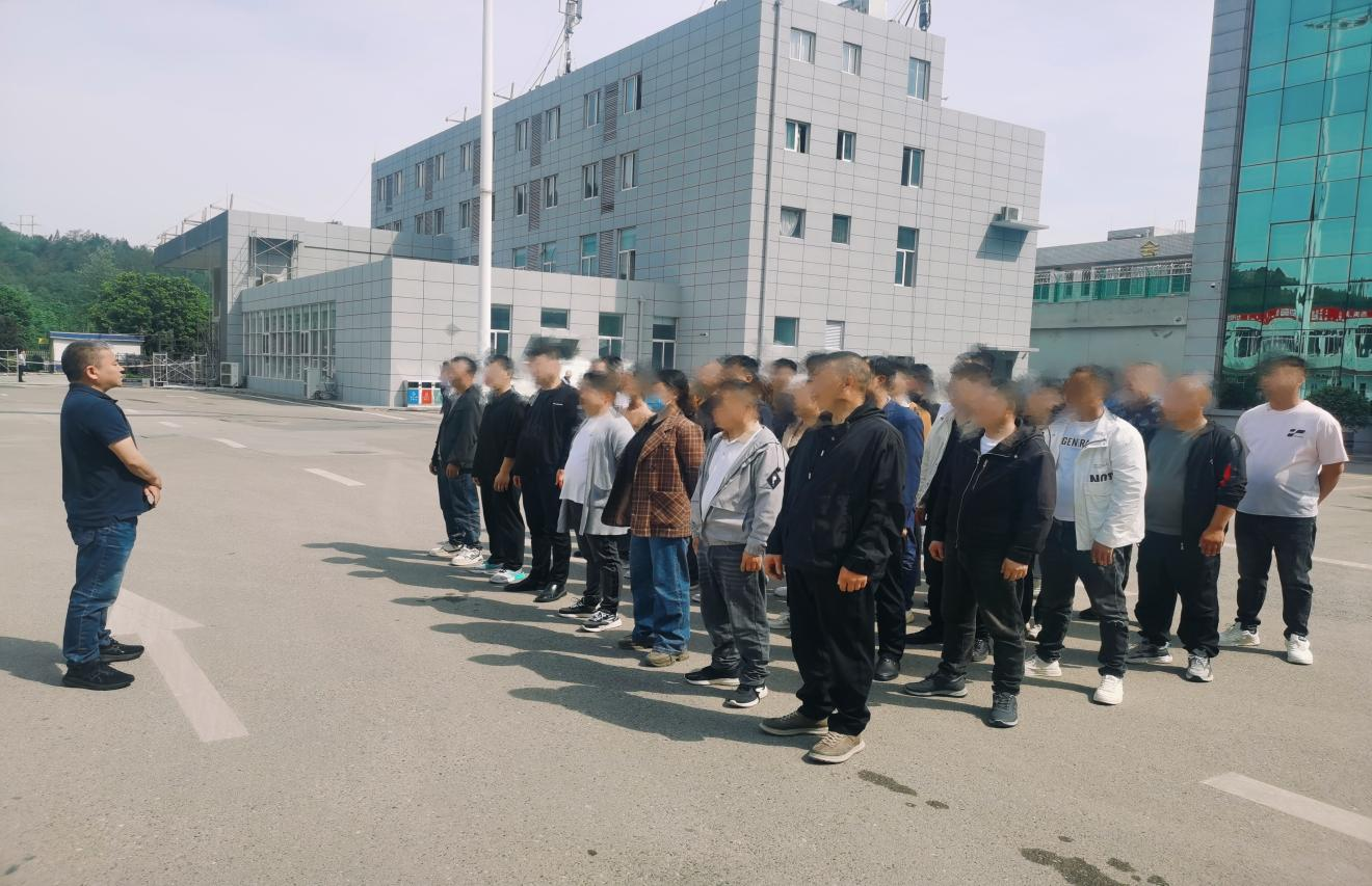 <font color='red'>剑阁县</font>司法局联合广元监狱 开展“铁窗体验”警示教育活动