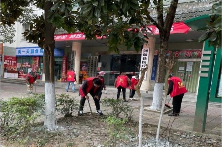 <font color='red'>剑阁县</font>人社局：落实文明城市创建扎实开展“红色星期六”志愿服务