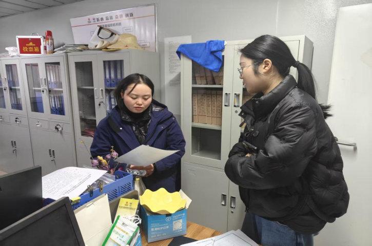 <font color='red'>剑阁县</font>人社局：社保服务进工地 筑牢高速建设者“安全网”