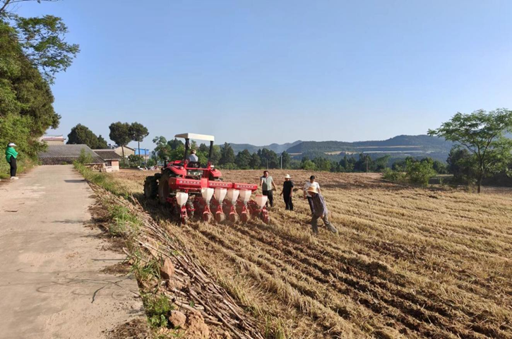 <font color='red'>剑阁县</font>多措并举开展秸秆禁烧工作