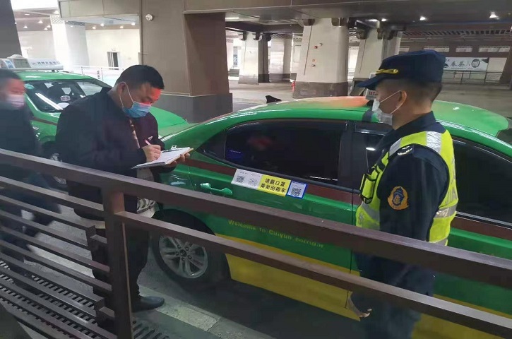 <font color='red'>剑阁县</font>交通运输局督查“四川天府健康通”注册申领工作