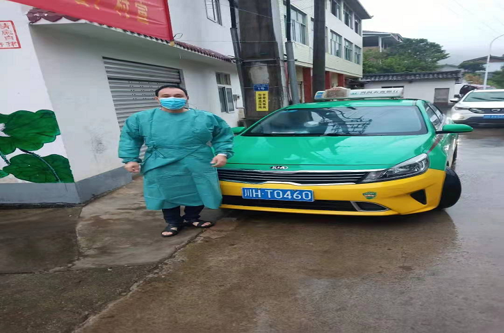 <font color='red'>剑阁县</font>86辆出租车助力全域全员核酸检测样本转运