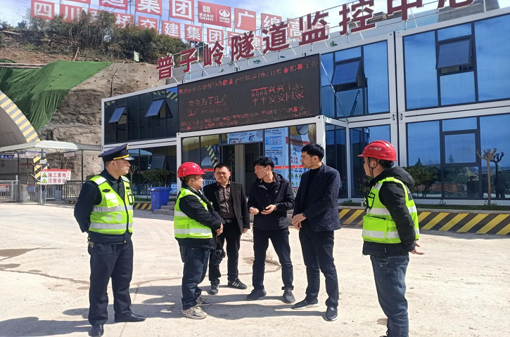 <font color='red'>剑阁县</font>交通运输局开展G5京昆高速广元至绵阳段扩容项目剑阁段建设施工安全专项检查