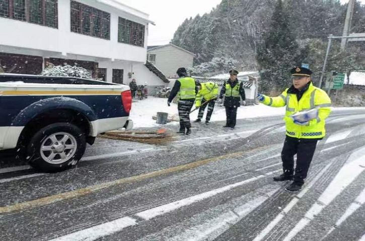 <font color='red'>剑阁县</font>交通运输局积极应对雨雪冰冻恶劣天气