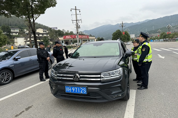 <font color='red'>剑阁县</font>交通运输局利剑出鞘，护航春运平安出行