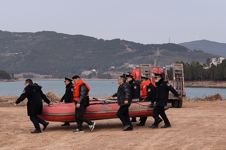 <font color='red'>剑阁县</font>推动“三无”船舶集中整治行动走深走实