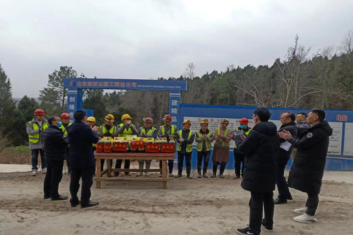 <font color='red'>剑阁县</font>水利局：春节前夕送温暖 浓浓关爱暖人心