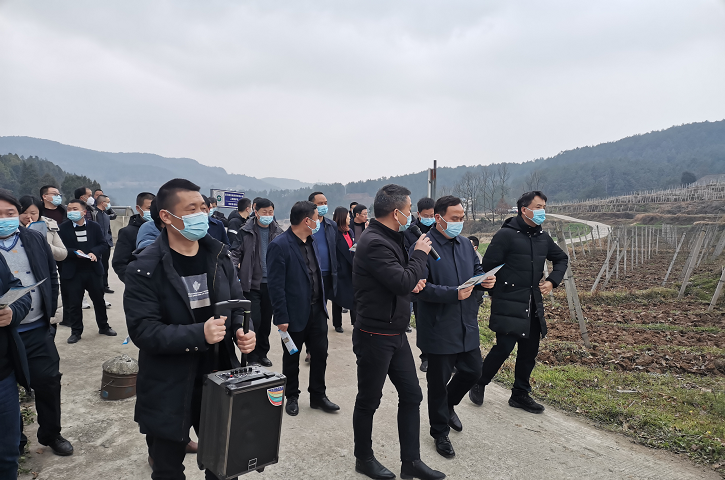 <font color='red'>剑阁县</font>召开产业振兴“大比武”现场会议