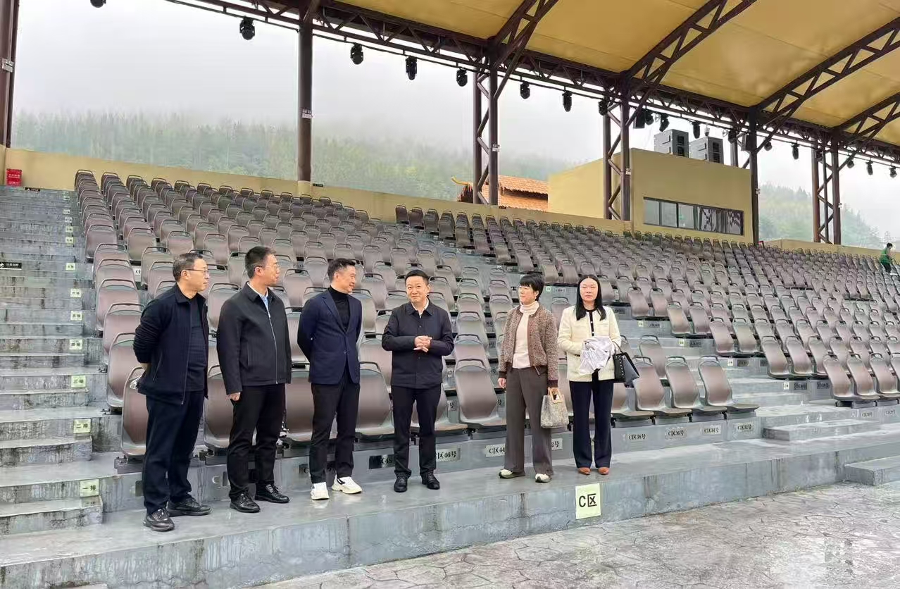 市发改委、市融媒体中心赴不夜三国城踏勘三季度项目拉练筹备<font color='red'>情况</font>