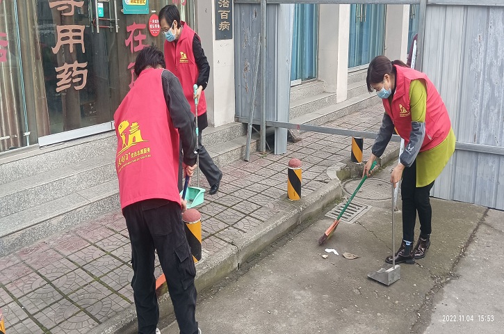 <font color='red'>剑阁县</font>审计局 落实“门前五包”责任制 推进城市精细化管理