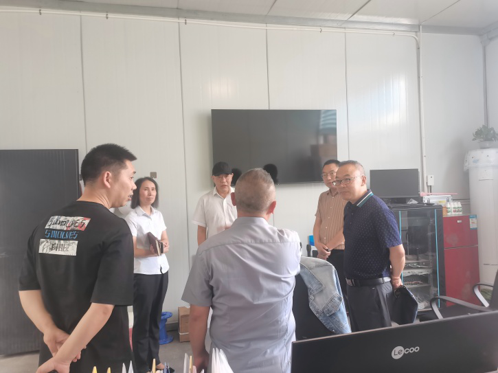 <font color='red'>剑阁县</font>行政审批和数据局：精准走访纾企困   “一站式”兑现提质效