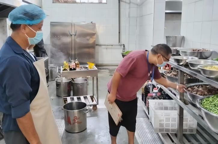 <font color='red'>公</font>兴镇：开展食品安全检查，守护“舌尖”上的安全