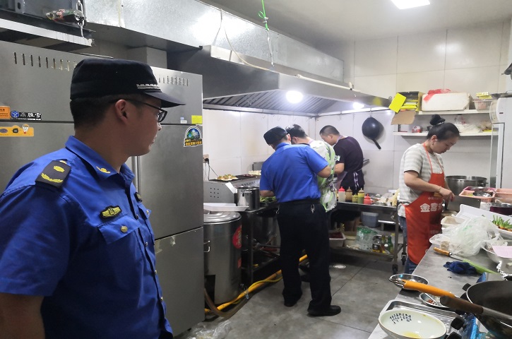 <font color='red'>剑阁县</font>综合行政执法局开展2022年高考服务保障工作