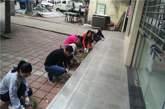 C:\Documents and Settings\Administrator\桌面\信息\义工1.jpg